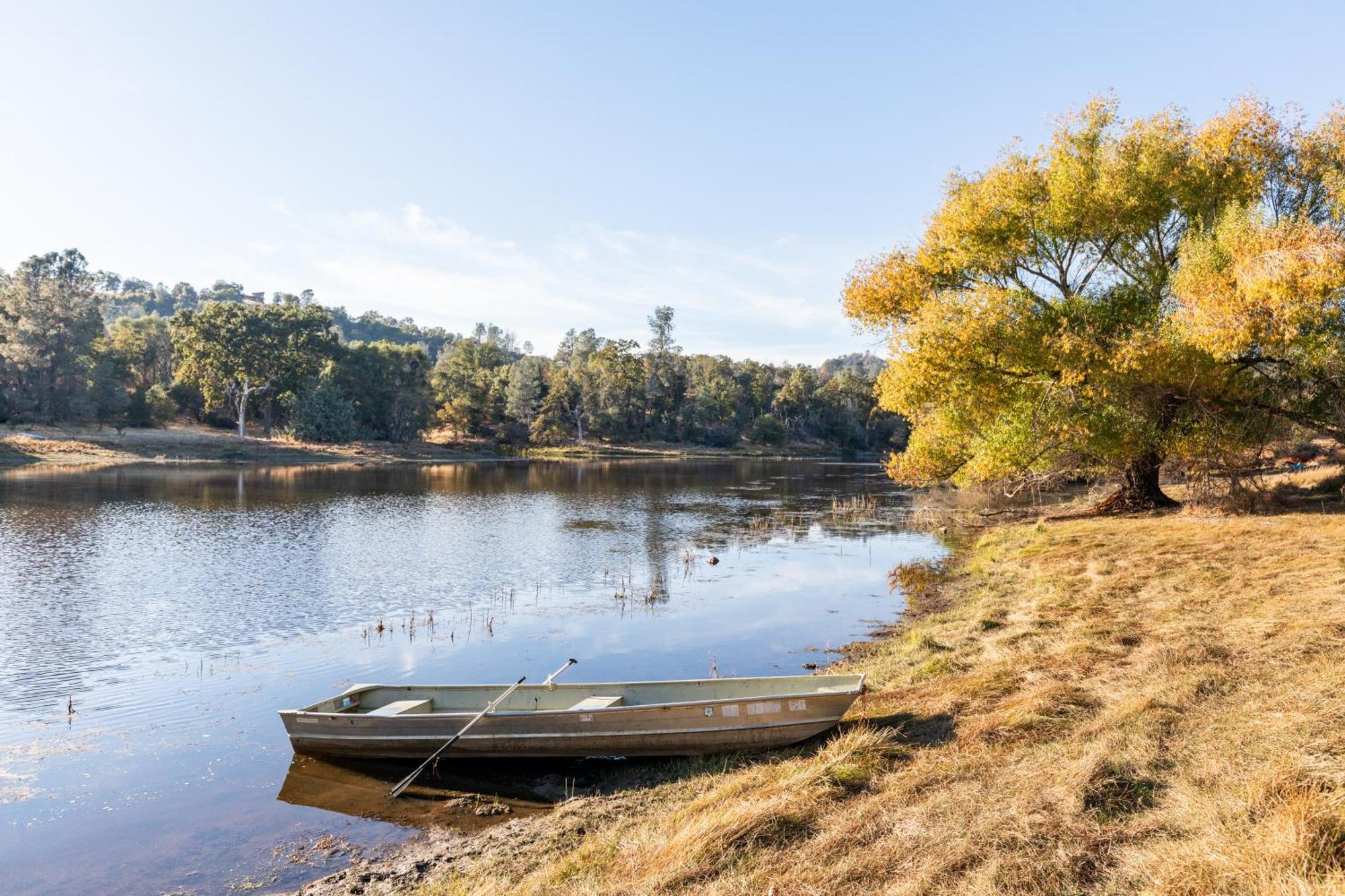Rolling Oaks Ranch - 200 Acres Of Lakeside Beauty & Countryside Serenity Mariposa Exteriér fotografie